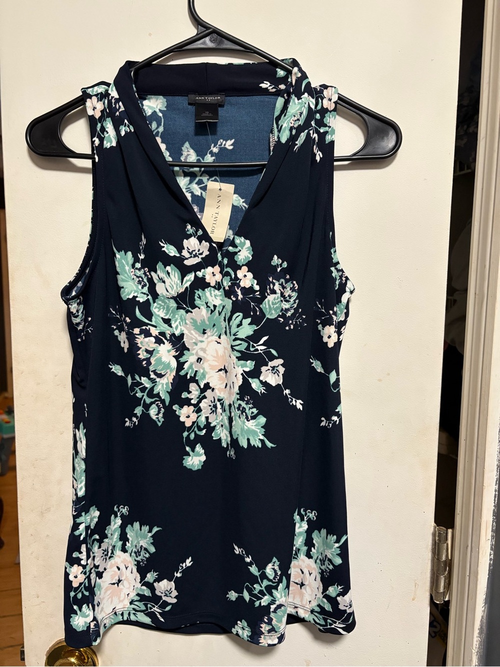 Ann Taylor Navy Floral Sleeveless V-Neck Blouse